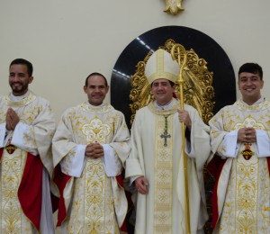 Ordenação presbiteral de Fernando, Victor e José Ferreira 