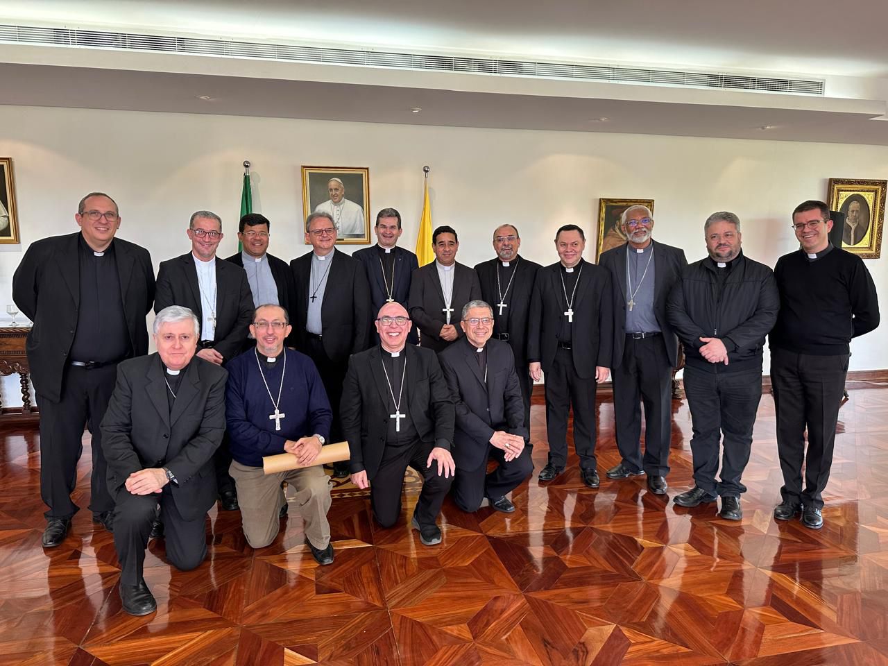 Bispos Visitam Nunciatura Apostólica
