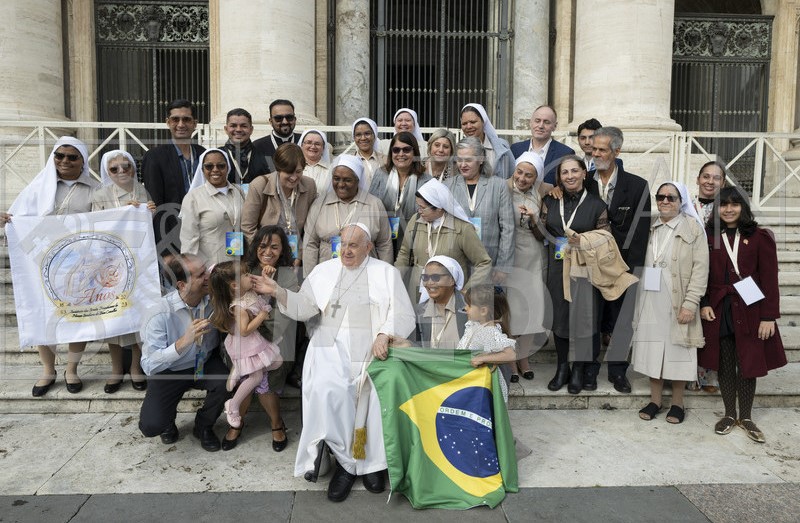 No Vaticano, Irmãs Franciscanas de Nossa Senhora do Bom Conselho recebem benção do Papa Francisco