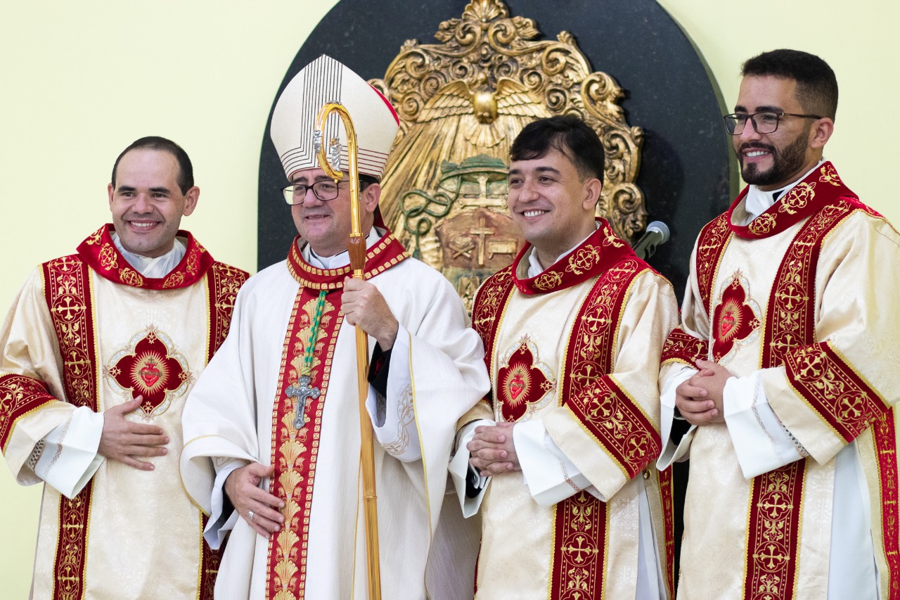 Ordenação Diaconal de Fernando Henrique, José Ferreira e Victor Matos.